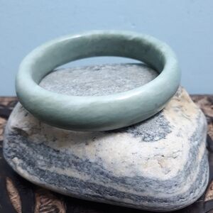 Elegant Green & White Chinese Jade Stone Bangle Bracelet 2.25" gap